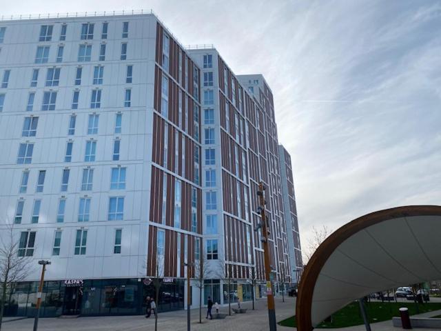 Berks Luxury Serviced Apartments , Free Parking, Free Gym And Free Wifi Bracknell Zewnętrze zdjęcie