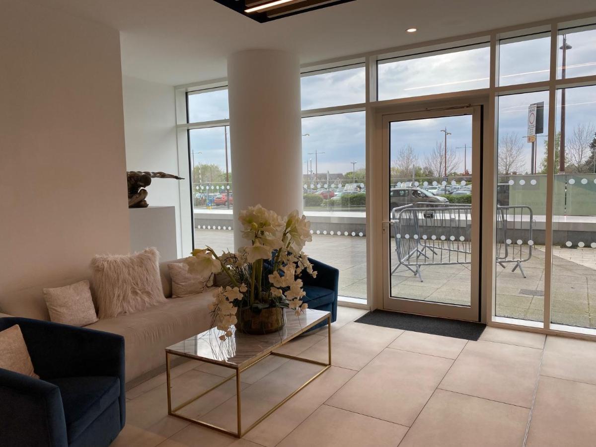 Berks Luxury Serviced Apartments , Free Parking, Free Gym And Free Wifi Bracknell Zewnętrze zdjęcie